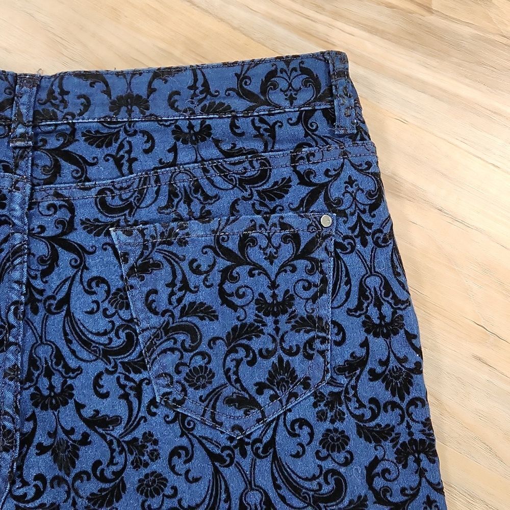 🔹️Forever 21 Blue w/Black Flocked Print Pants Size 10 - Picture 9 of 13